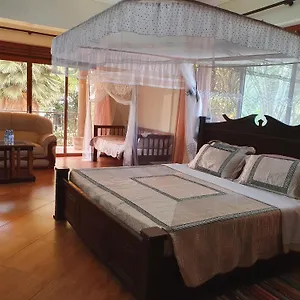 The Palms And Restaurant Limited Guest house Entebbe
