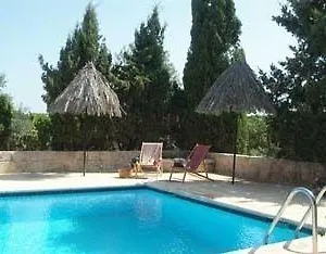 Bed & Breakfast Ta' Bertu Host Family