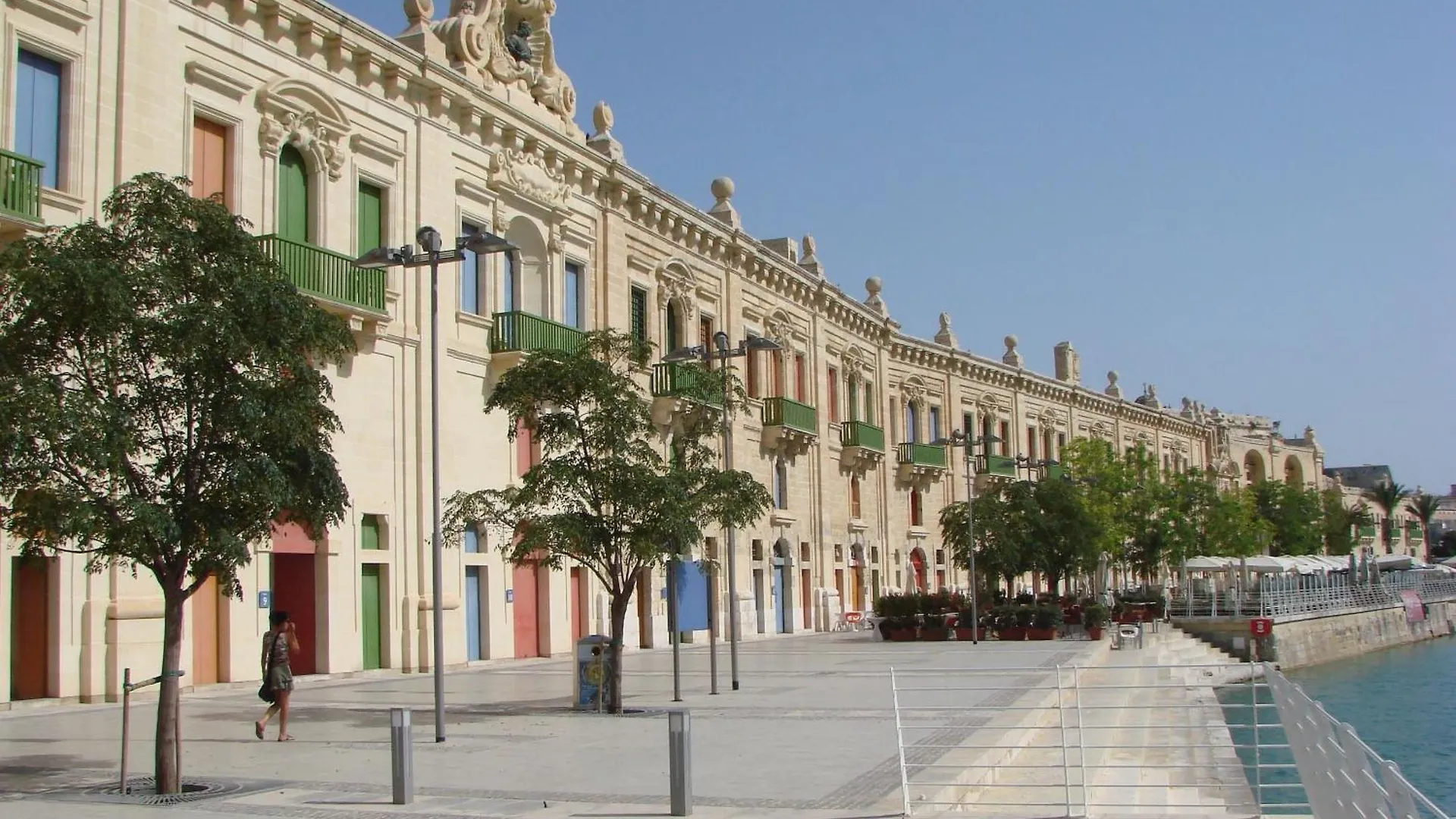 The Burrow Guest House 2*, Tarxien Malta